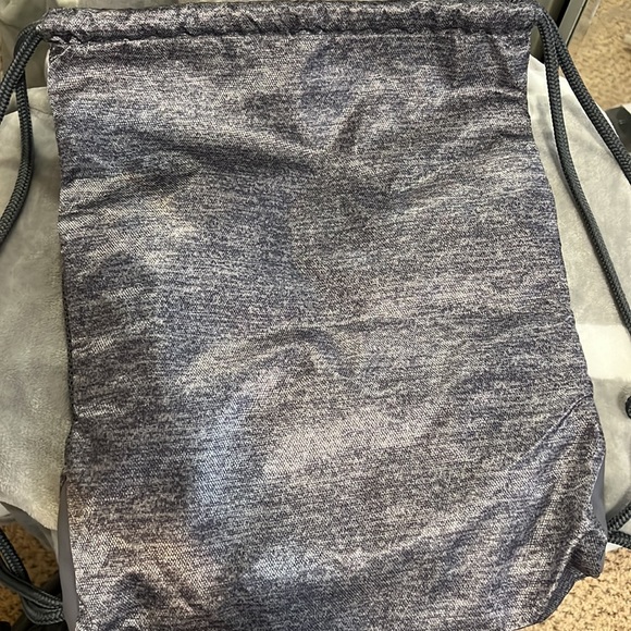 Adidas draw string bag - Picture 3 of 4